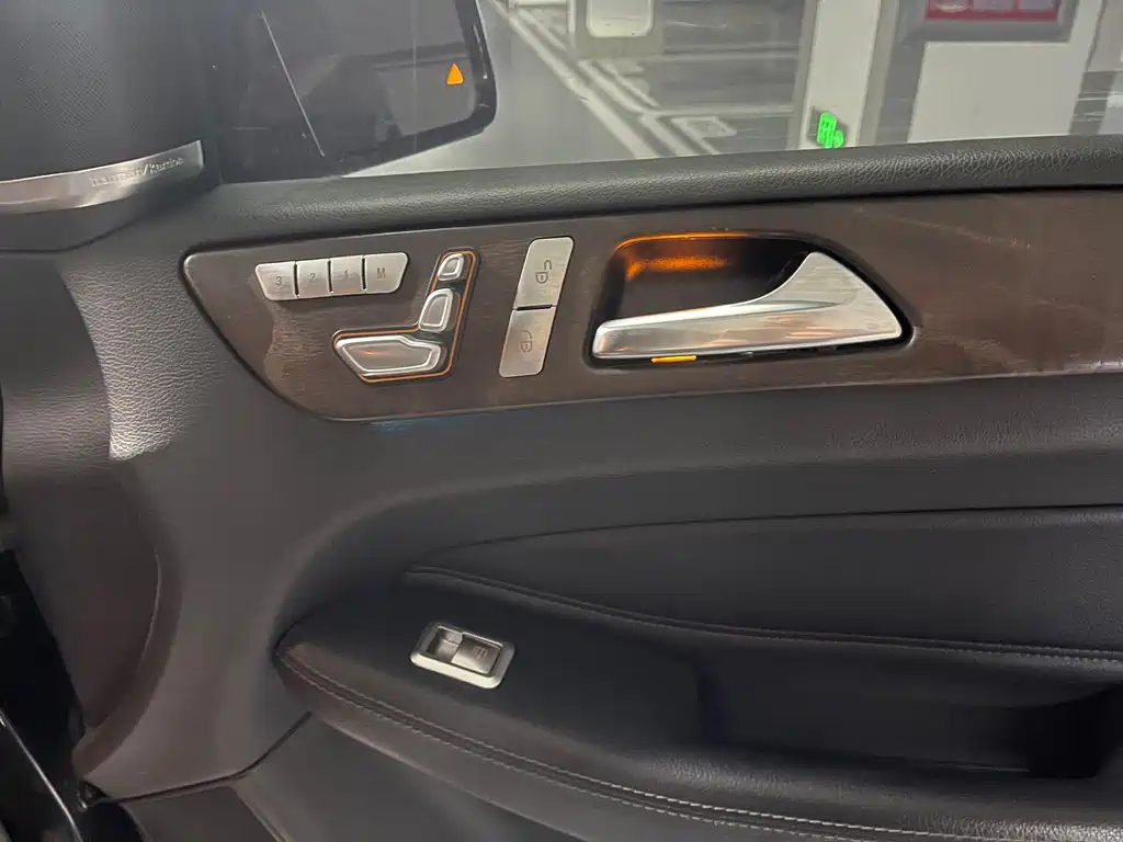 Mercedes-Benz GLS 2017 — фото 18