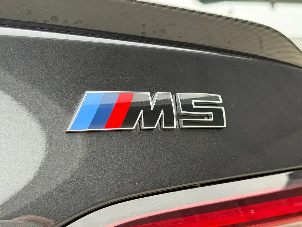 BMW M5 New Energy 2025 — фото 22