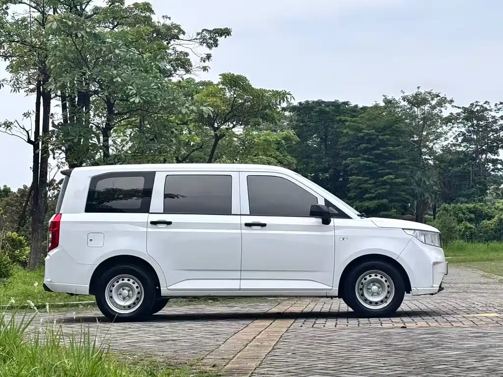 Wuling Hongguang PLUS 2022 — фото 8