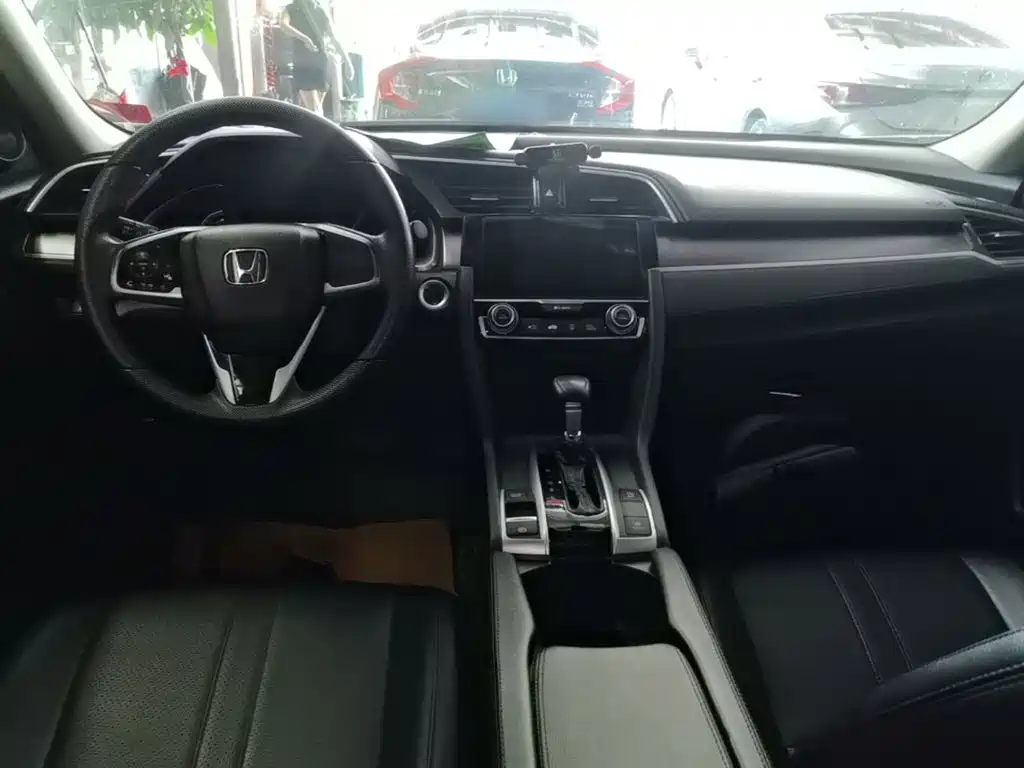 Honda Civic 2017 — фото 10