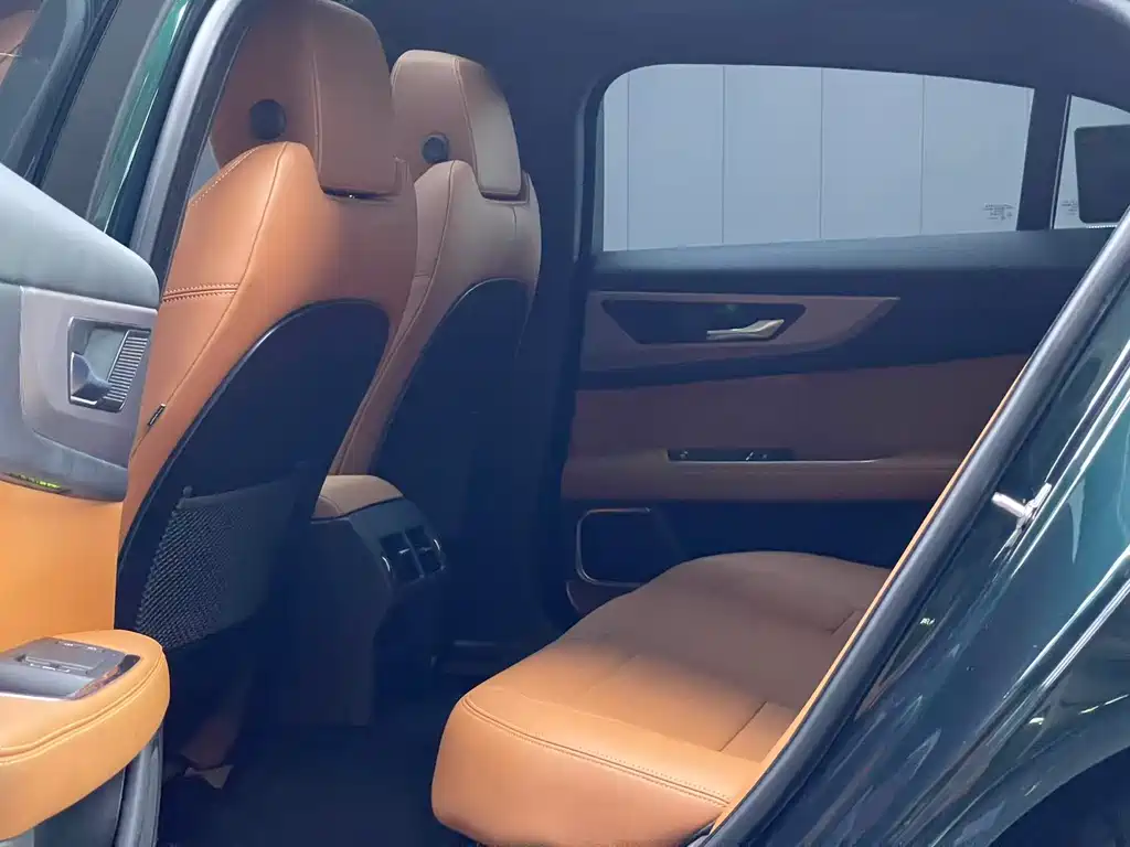 Jaguar XEL 2023 — фото 10