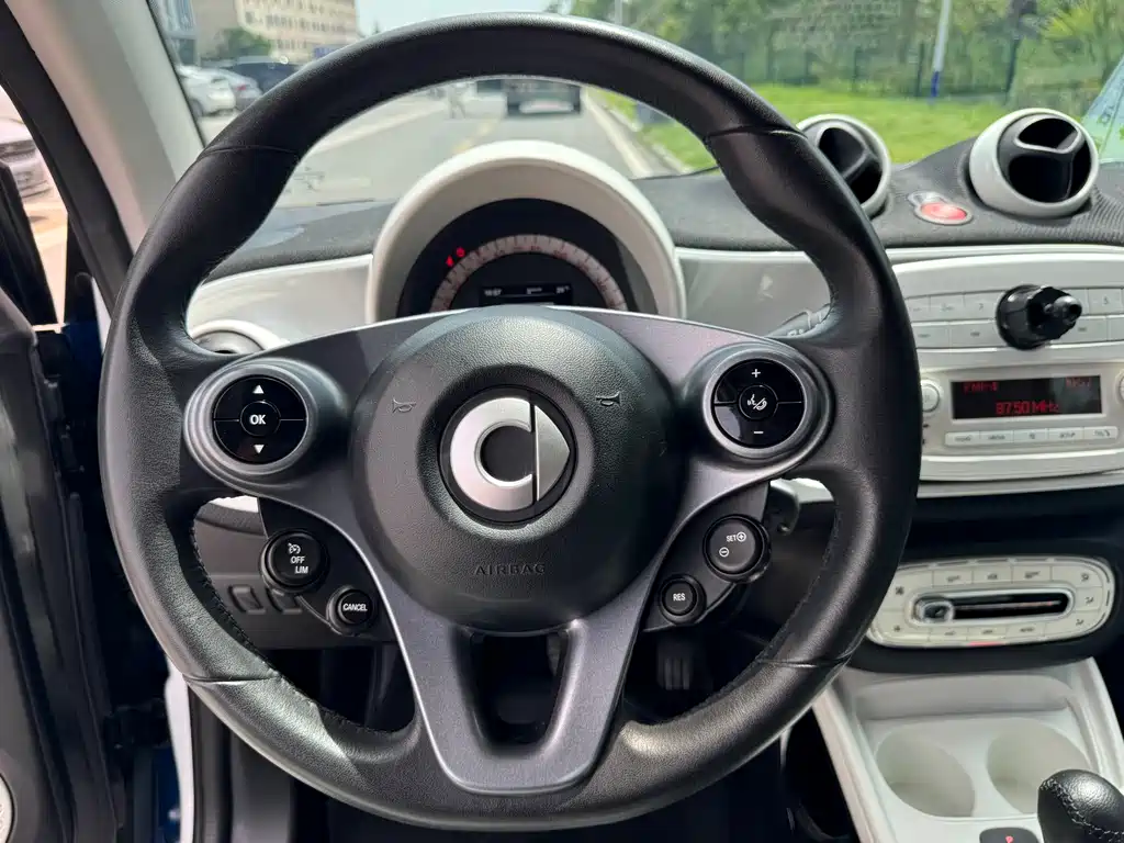 smart Fortwo 2017 — фото 5