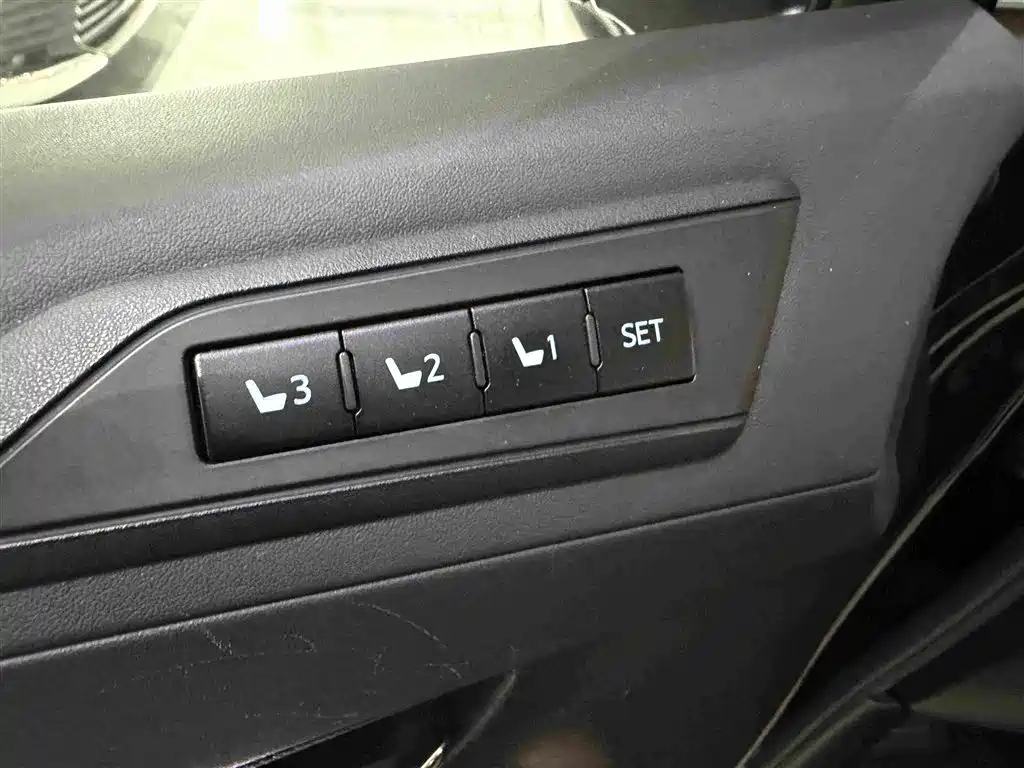 Toyota Alphard 2019 — фото 21