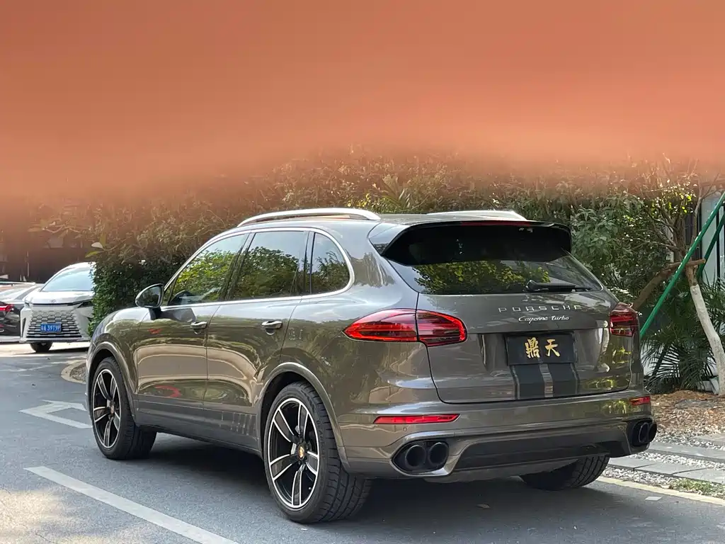 Porsche Cayenne 2015 — фото 3