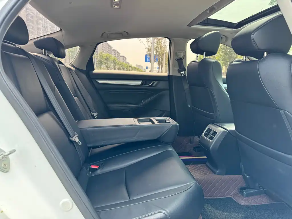 Honda Accord 2018 — фото 10