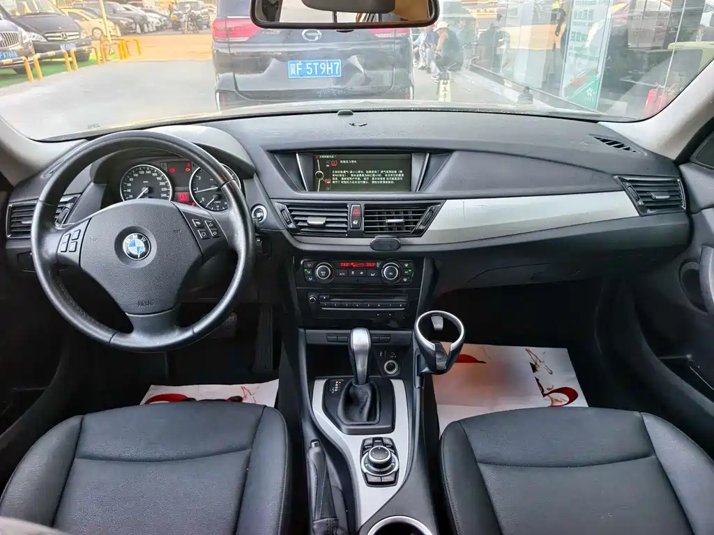BMW X1 2012 — фото 16