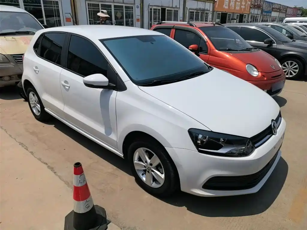 Volkswagen Polo 2015 — фото 4
