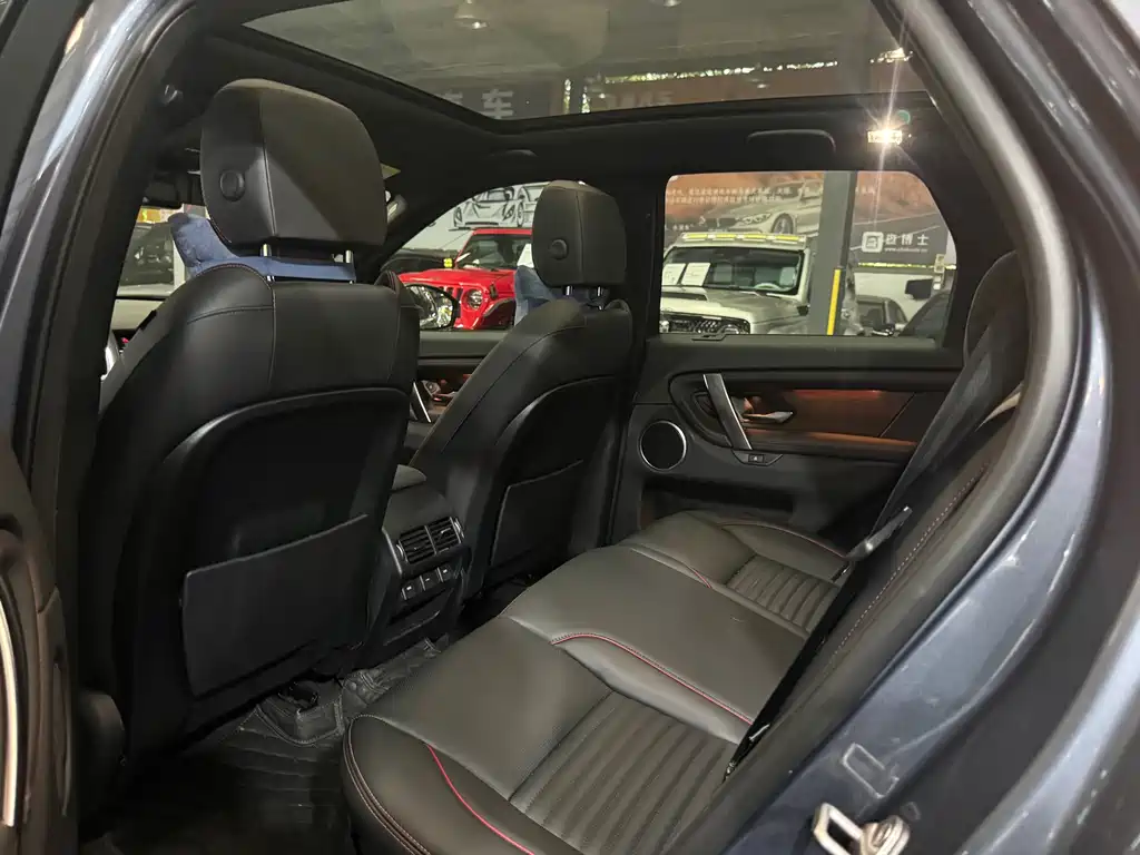 Land Rover Discovery Sport 2023 — фото 8