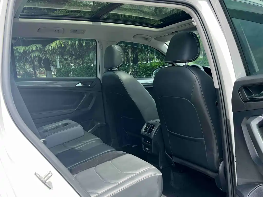 Volkswagen Tiguan L 2021 — фото 10