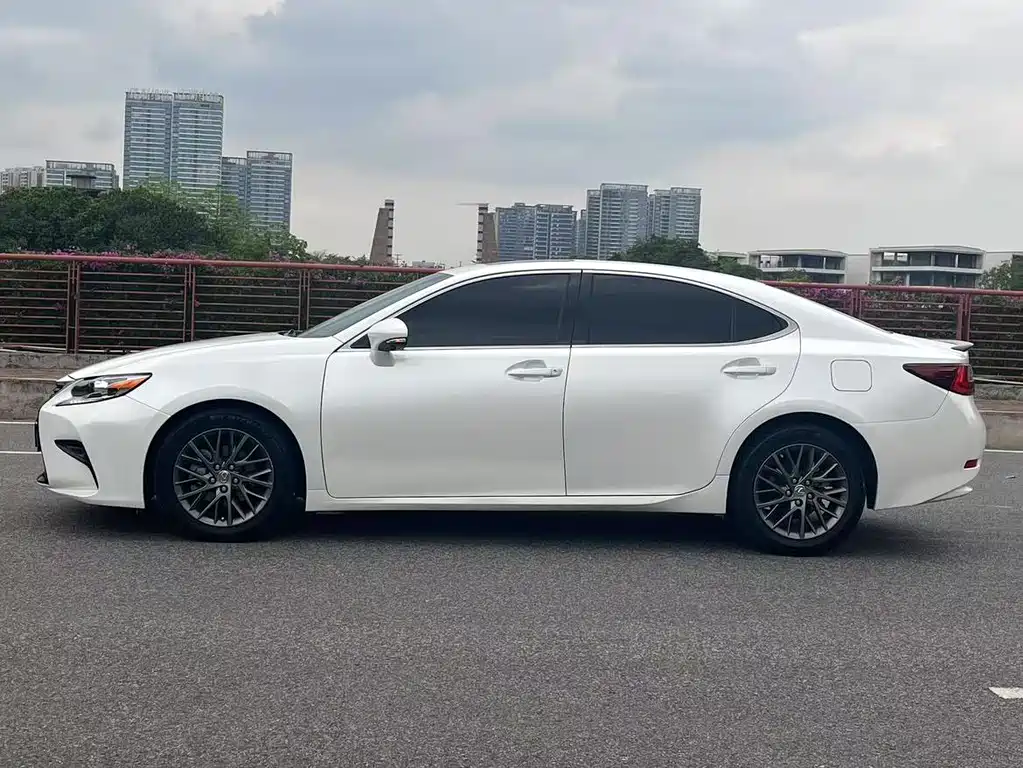 Lexus ES 2018
