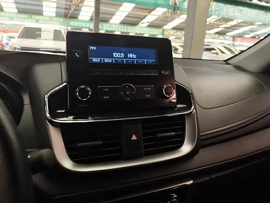 Toyota Yaris L 2020 — фото 13