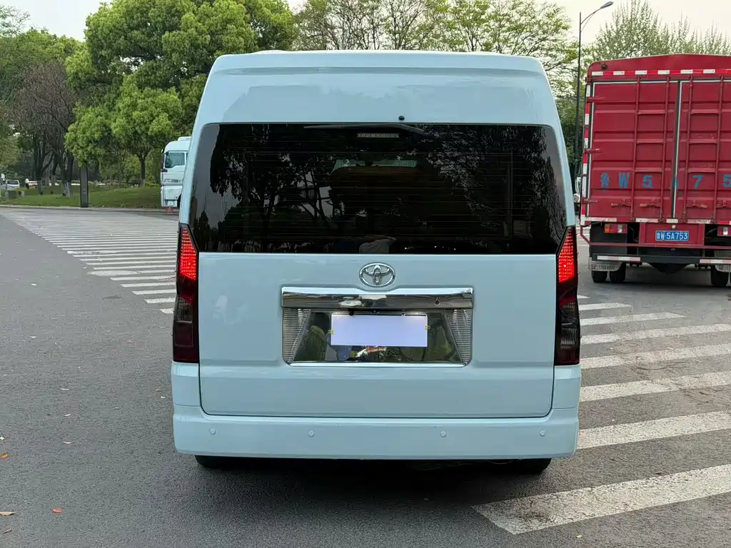 Toyota Hiace 2021 — фото 4