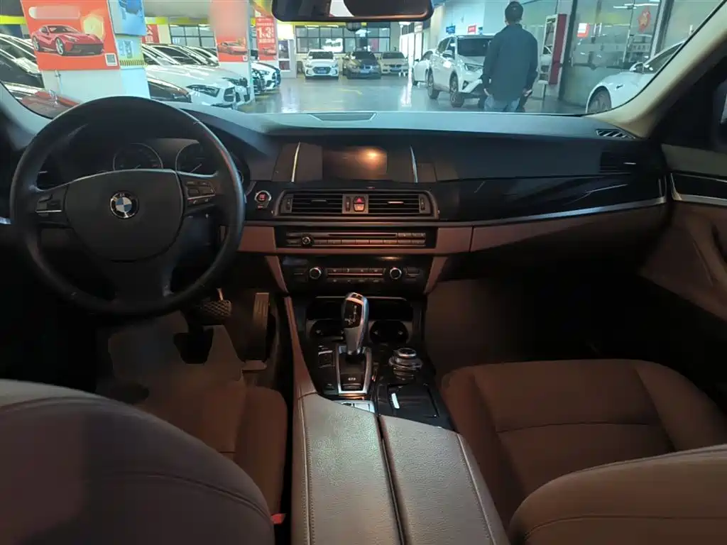 BMW 5 Series 2016 — фото 10