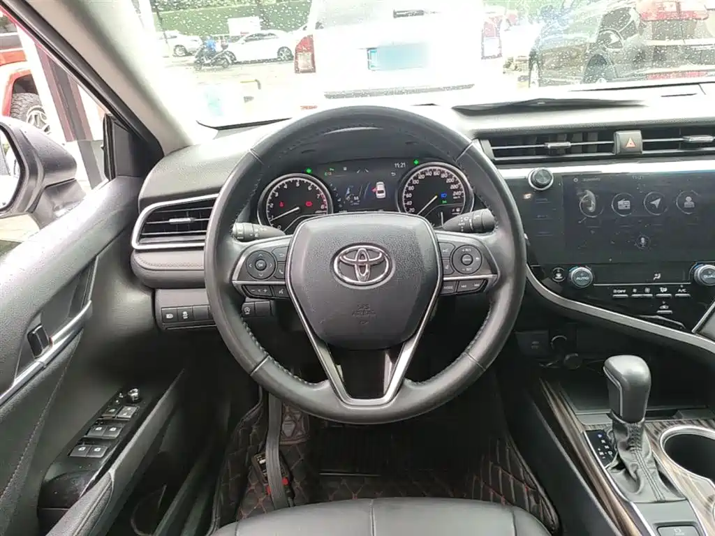 Toyota Camry 2020 — фото 11