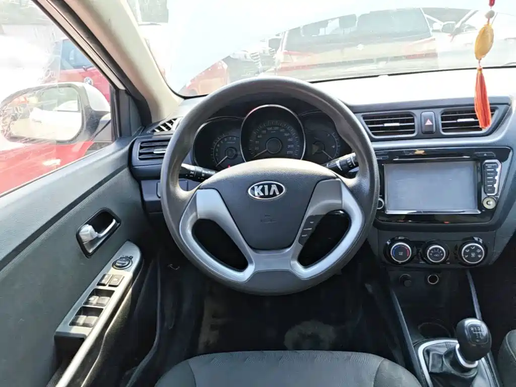 Kia K2 2015 — фото 11