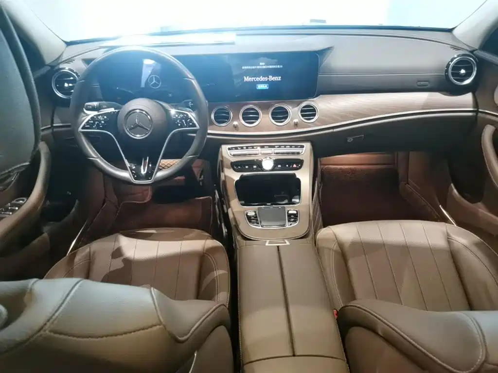 Mercedes-Benz E-Class 2023 — фото 16