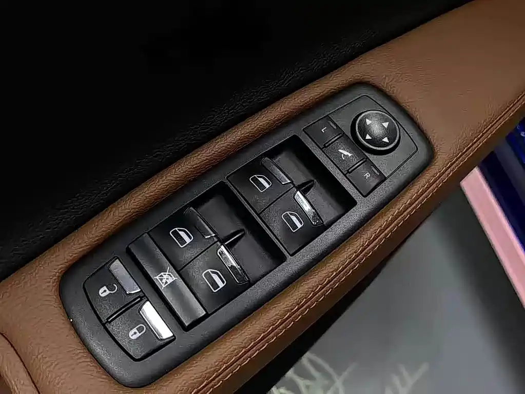 Maserati Ghibli 2021 — фото 21