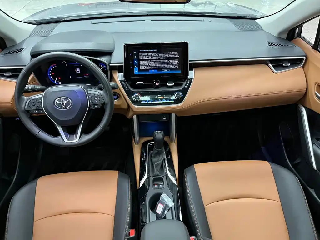 Toyota Corolla Cross 2022 — фото 2