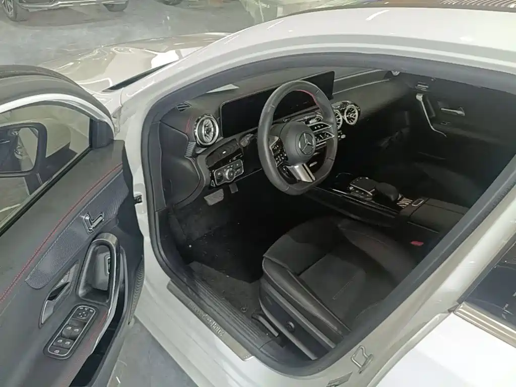 Mercedes-Benz A-Class 2024 — фото 16