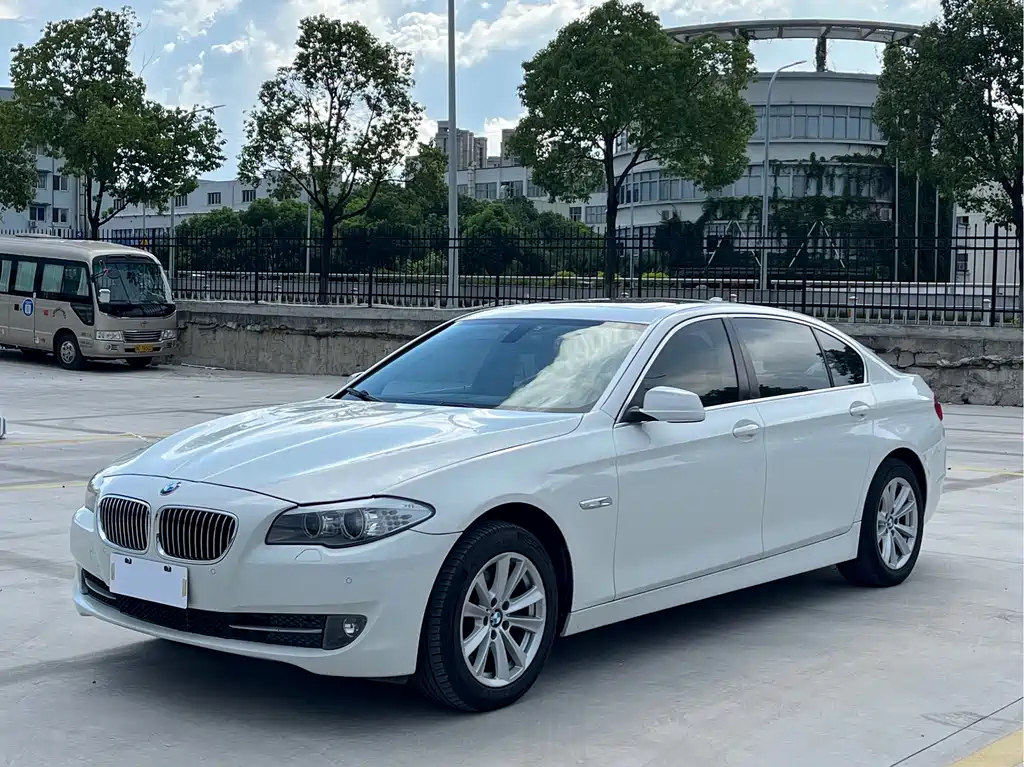 BMW 5 Series 2013 — фото 1
