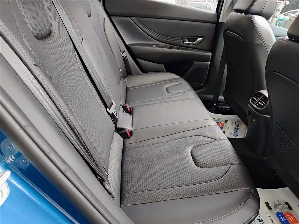 Hyundai Elantra 2022 — фото 11