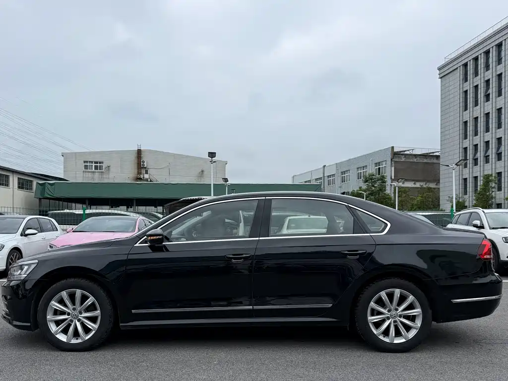 Volkswagen Passat 2018 — фото 12