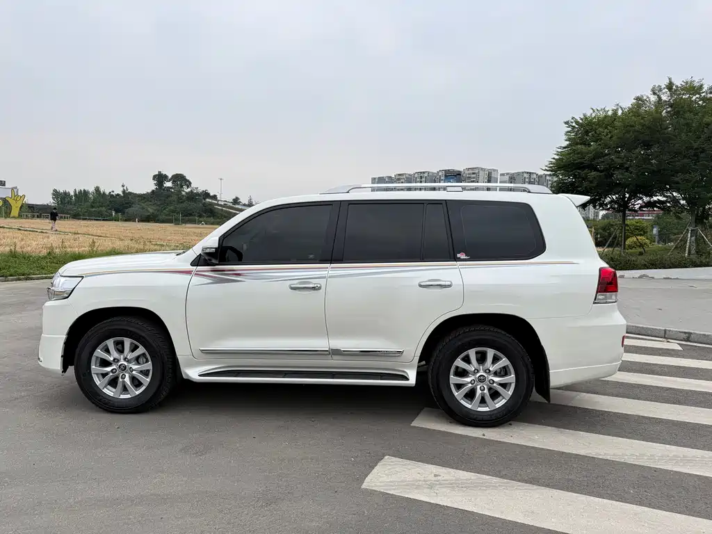 Toyota Land Cruiser 2018 — фото 8