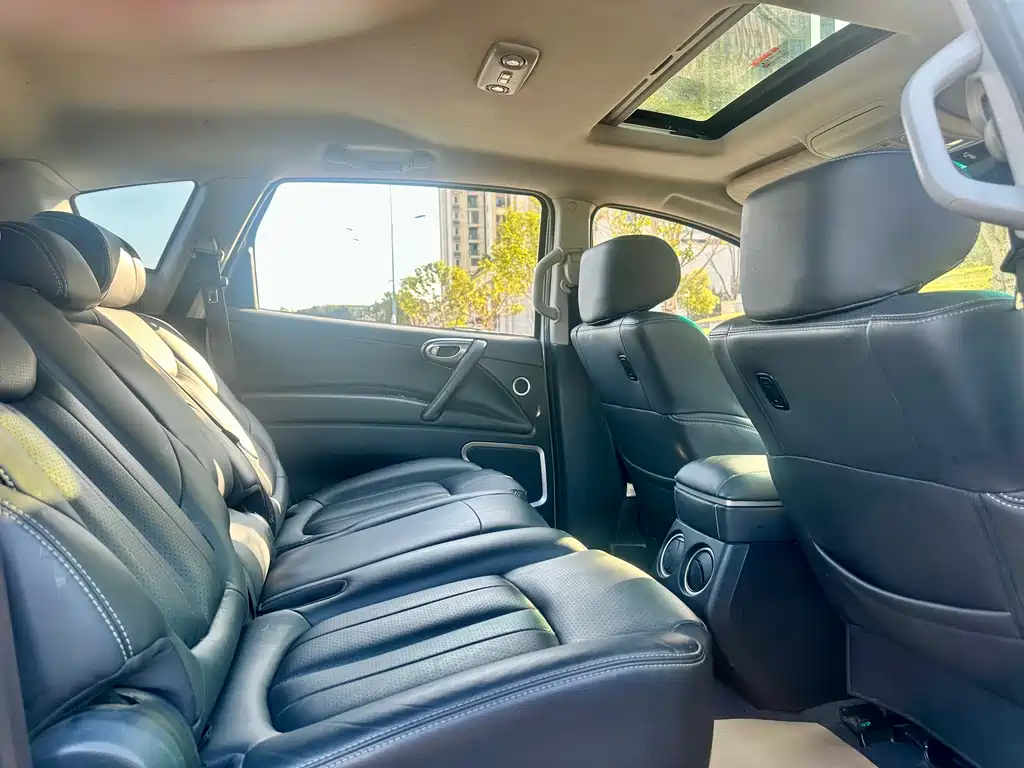 Luxgen Big 7 SUV 2017 — фото 24