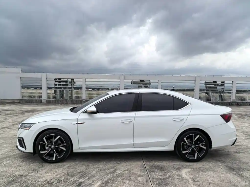 Skoda Octavia 2024 — фото 17