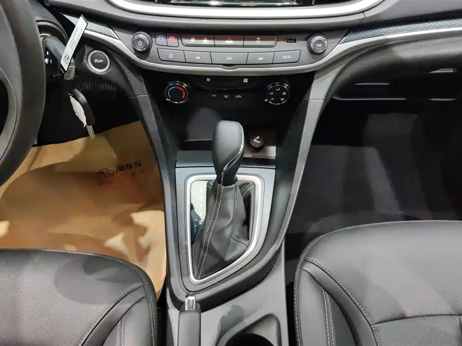 Buick Excelle 2021 — фото 16