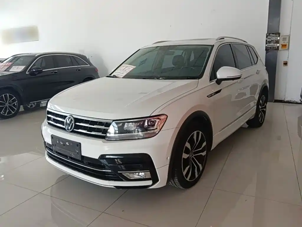 Volkswagen Tiguan L 2021 — фото 1