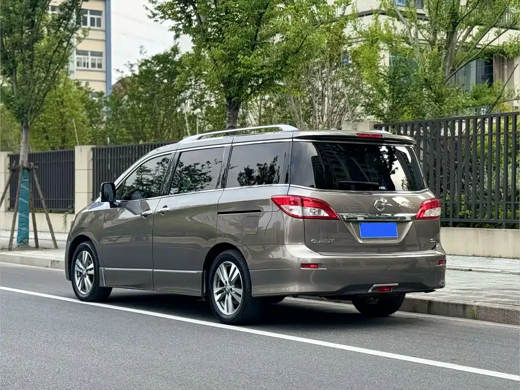 Nissan Quest 2016 — фото 4