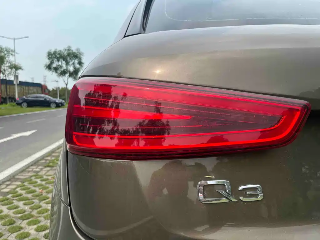 Audi Q3 2016 — фото 11