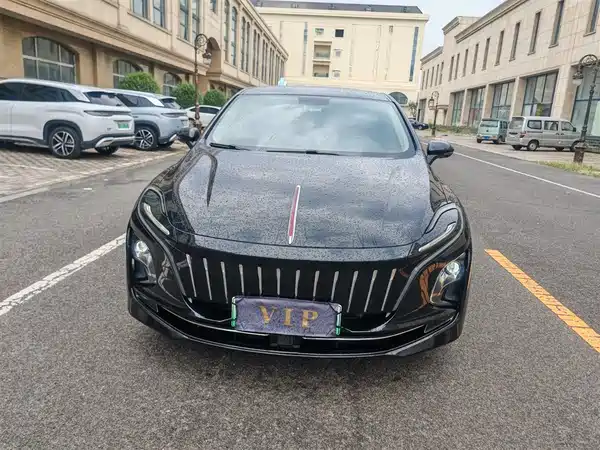 Hongqi E-QM5 2023