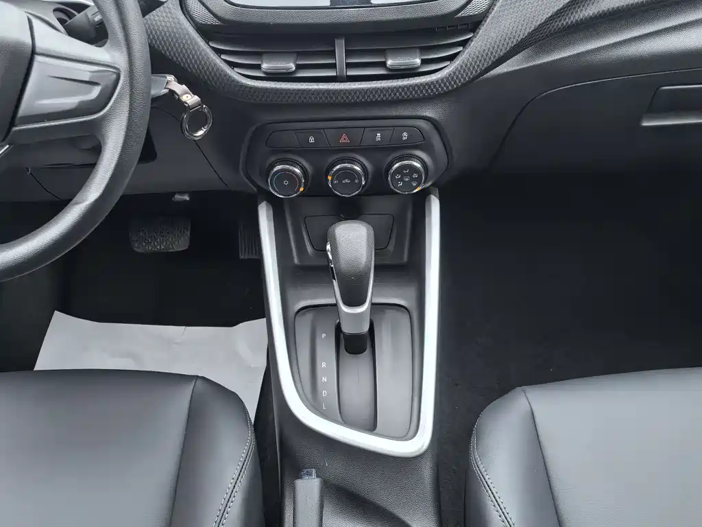 Chevrolet Cavalier 2020 — фото 11