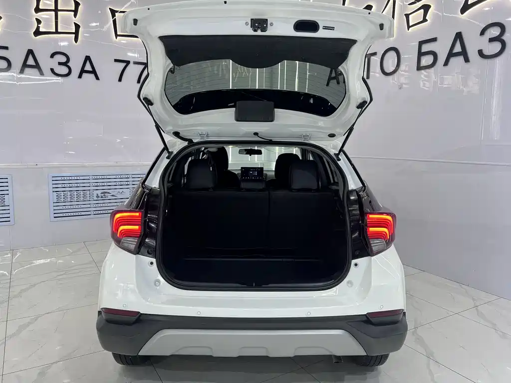 Toyota Yaris L 2022 — фото 13