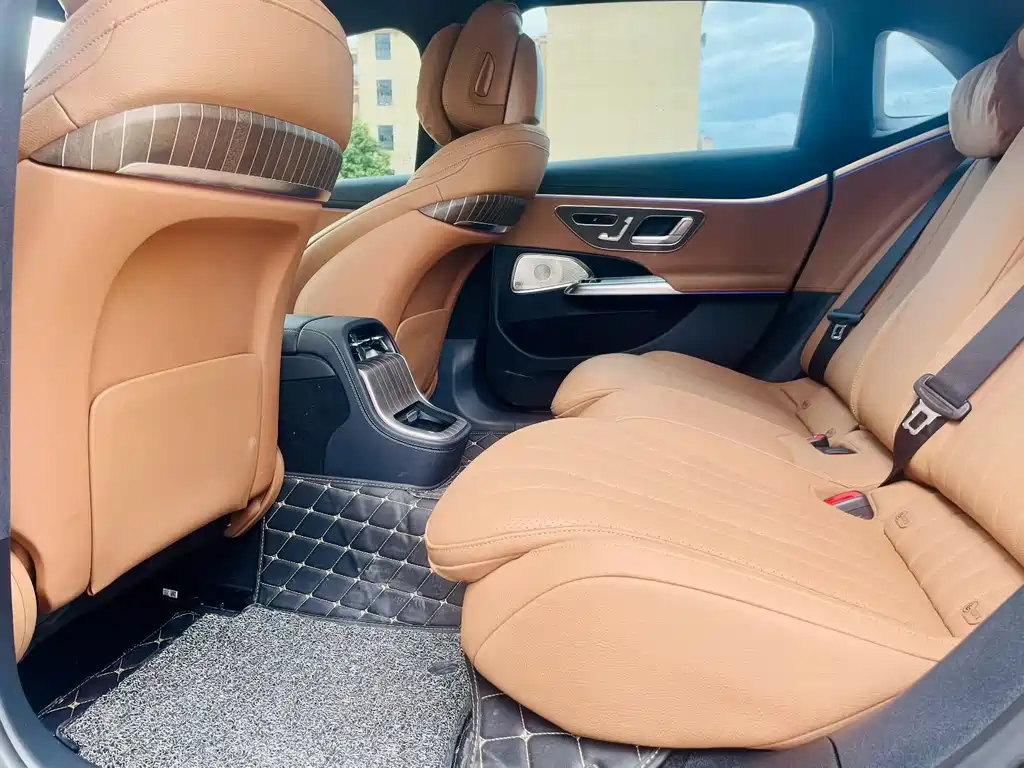 Mercedes-Benz E-Class 2025