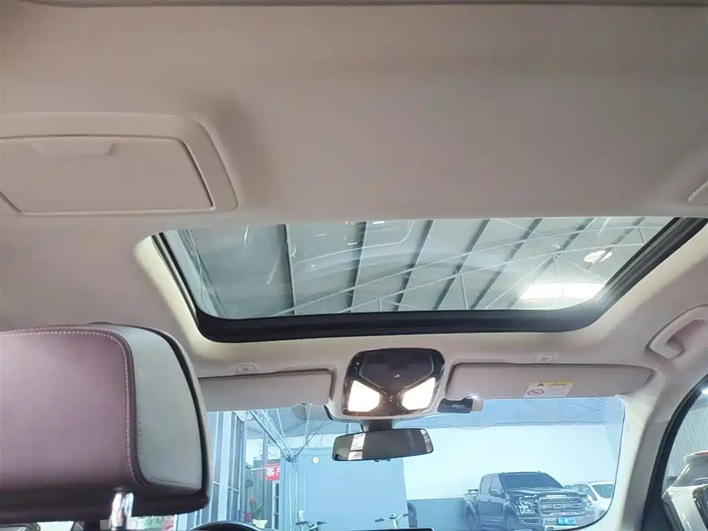 BMW 5 Series New Energy 2018 — фото 18