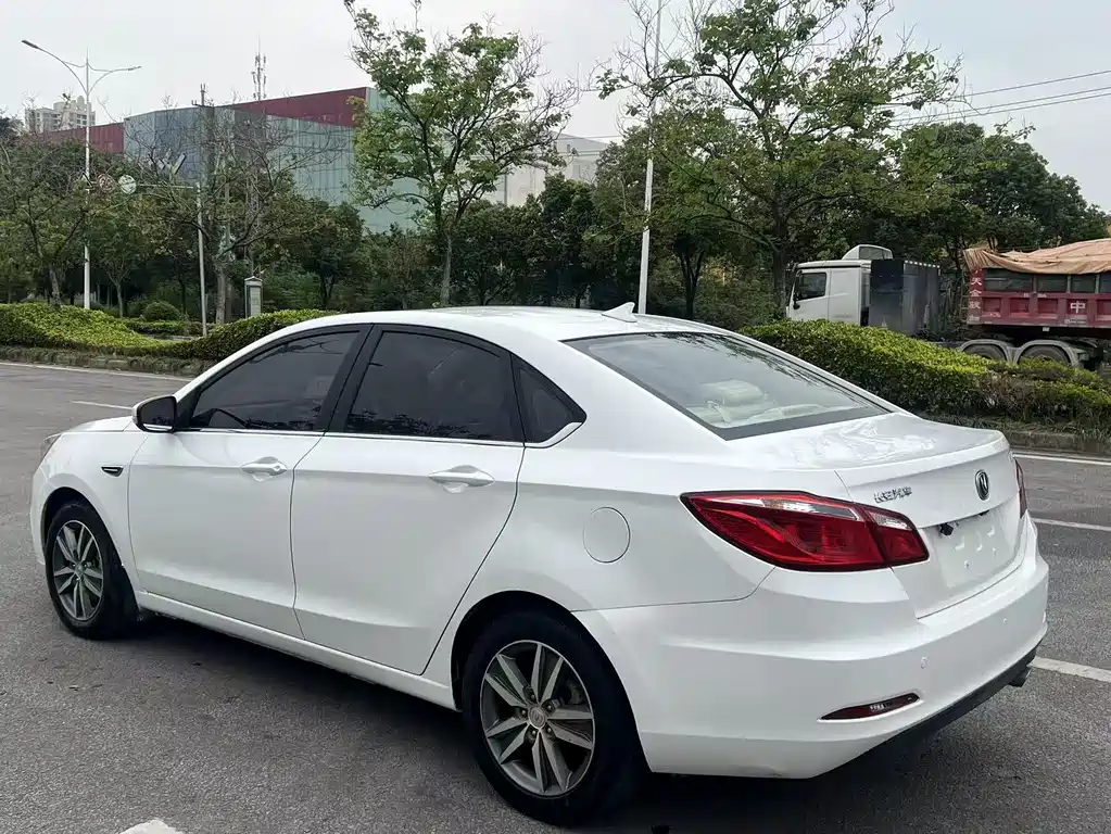Changan Eado 2017 — фото 5