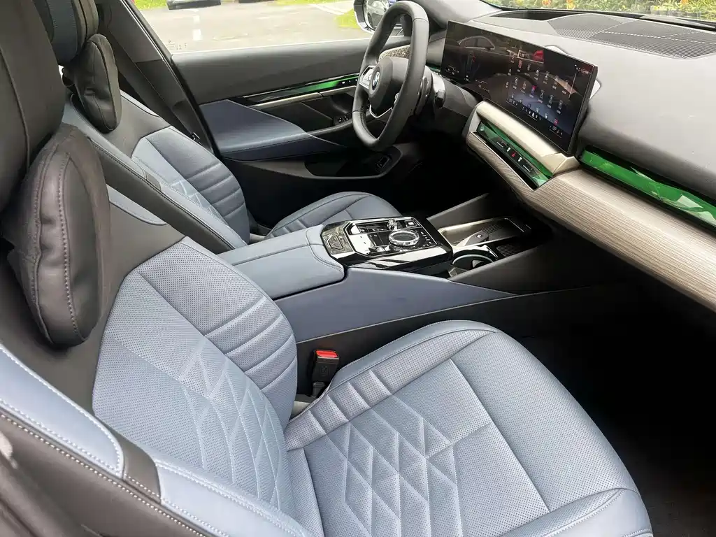 BMW 5 Series — фото 18