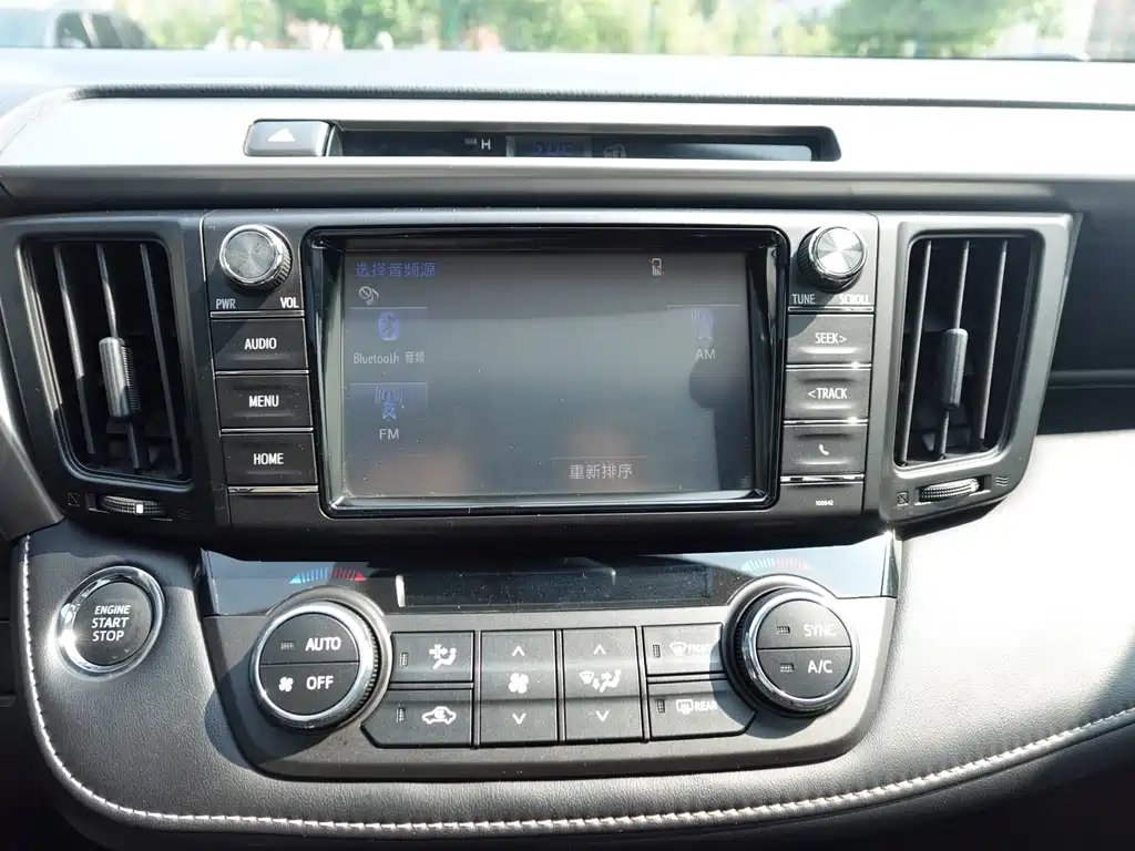 Toyota RAV4 2019 — фото 15
