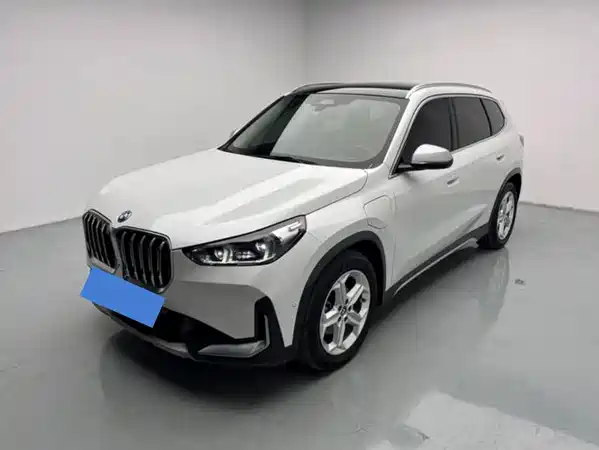 BMW iX1 2024