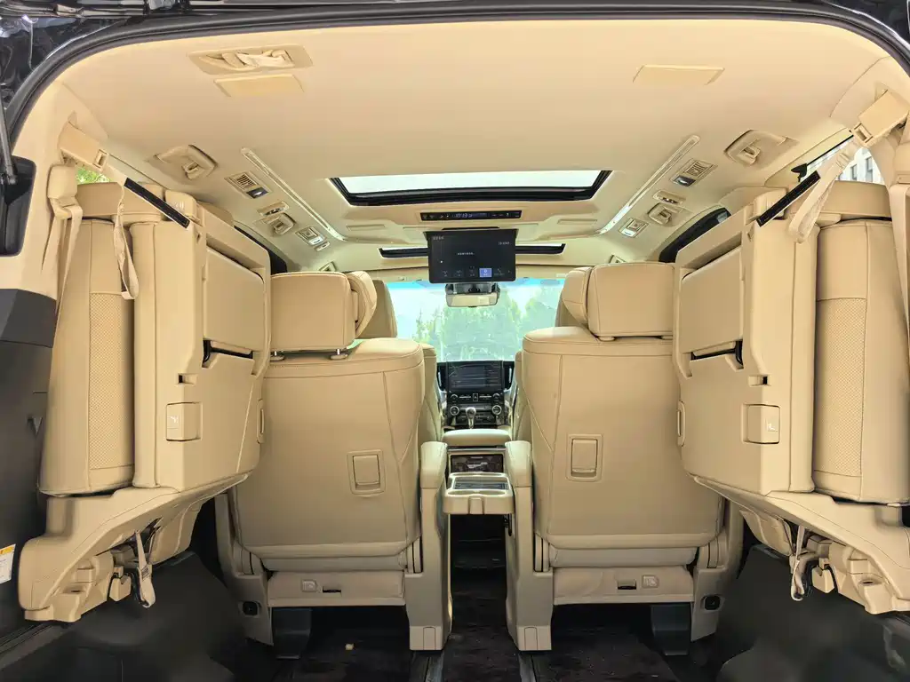Toyota Alphard 2023 — фото 11
