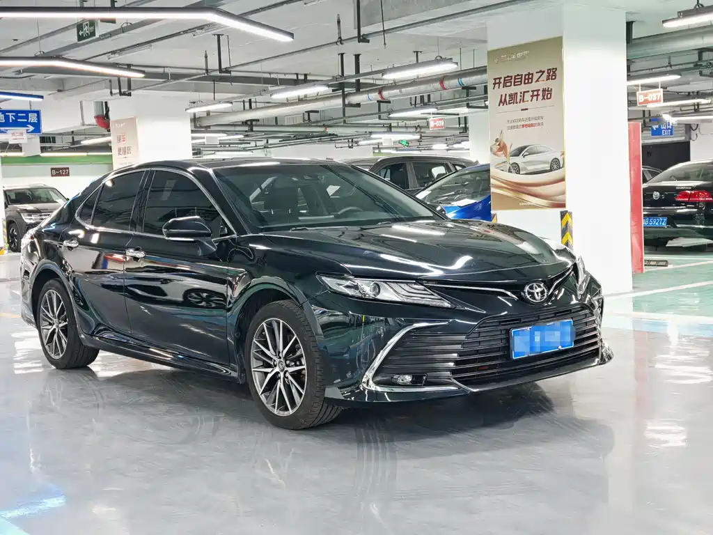 Toyota Camry 2023 — фото 3