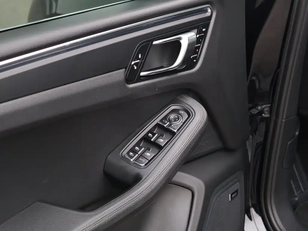 Porsche Macan 2015 — фото 17