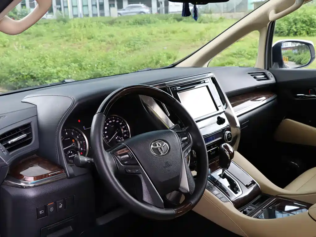 Toyota Alphard 2018 — фото 14