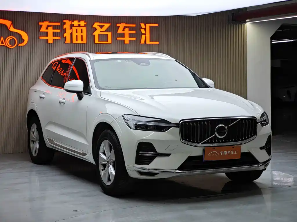 Volvo XC60 2022 — фото 2
