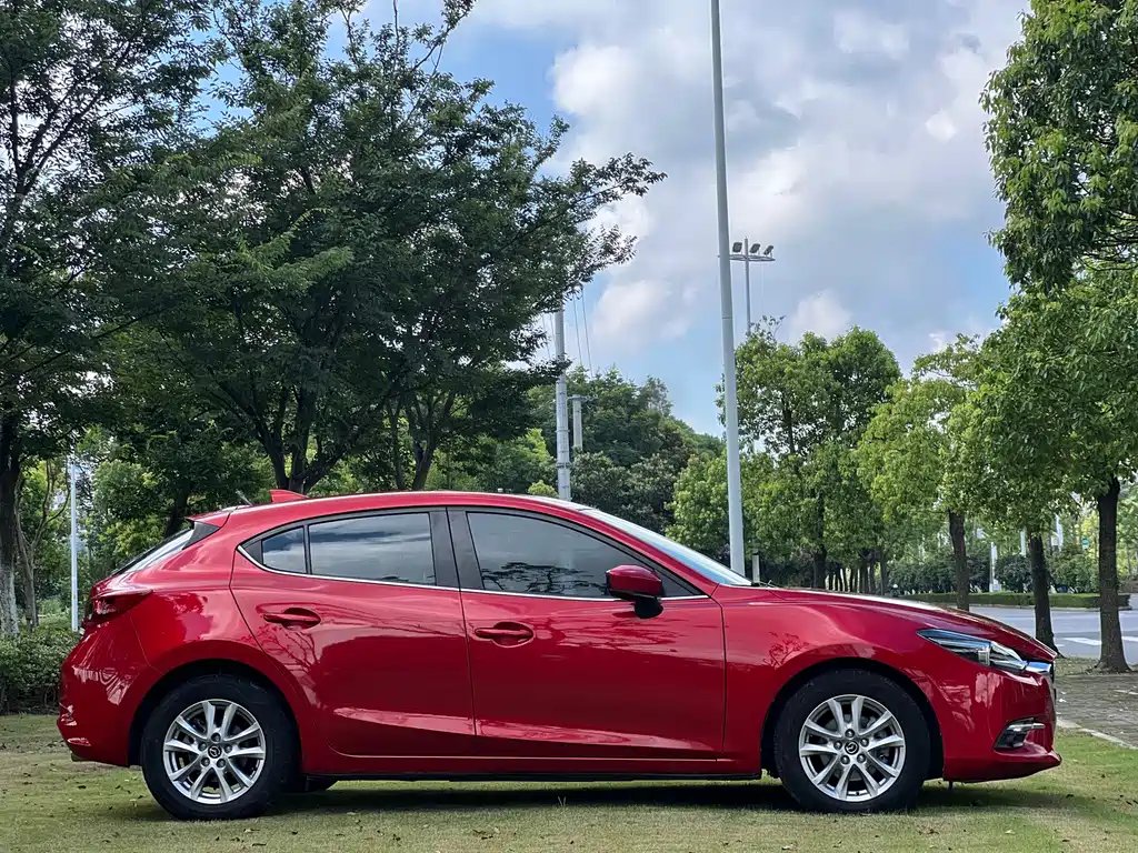 Mazda 3 Axela 2017 — фото 21