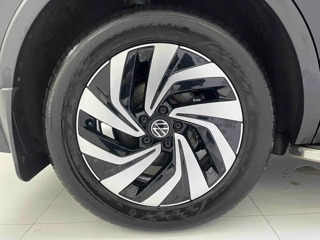 Volkswagen Tiguan L 2023 — фото 15