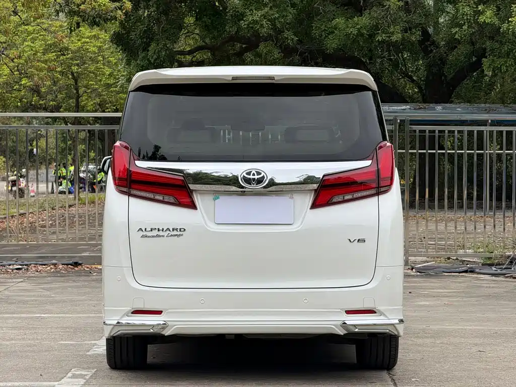 Toyota Alphard 2018 — фото 10